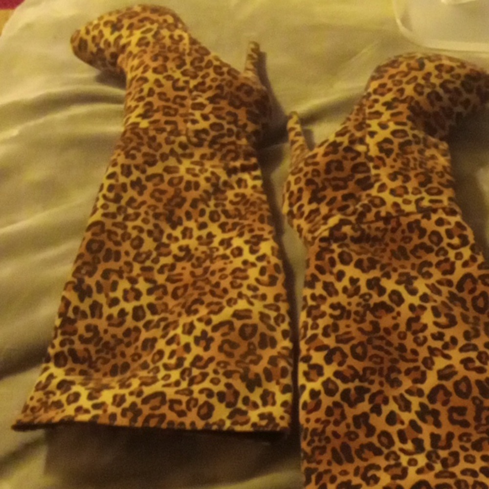 Women's Leopard boots very nice